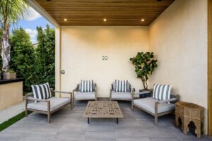 modern,outdoor,patio,with,wooden,ceiling,,cushioned,chairs,,striped,pillows,